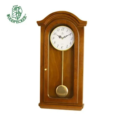 Izliekts koka svārsta pulkstenis