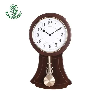 Vienkārša dizaina svārsta pulkstenis